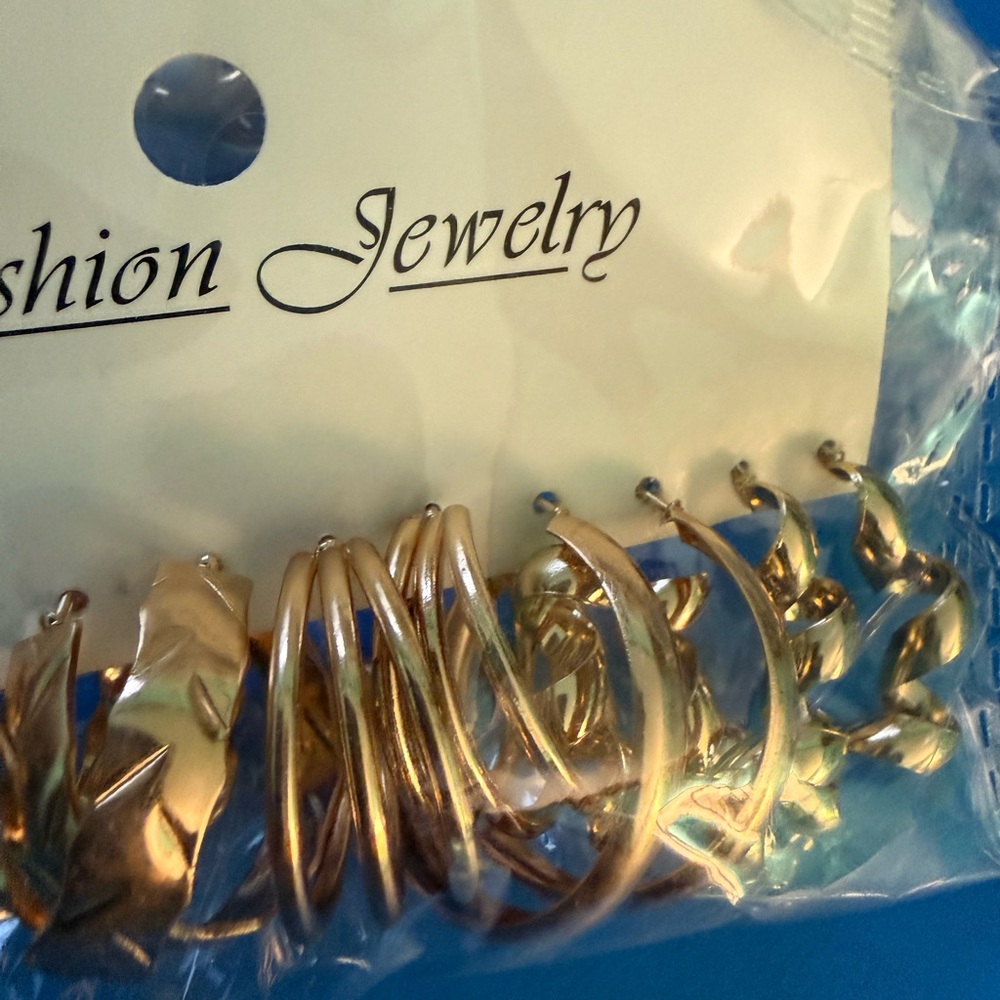 Gold-Tone Hoop Earrings Set of 20 pieces - Picture 8 of 11